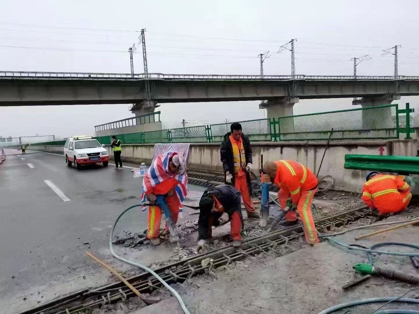 乌马河桥梁伸缩缝抢修料
