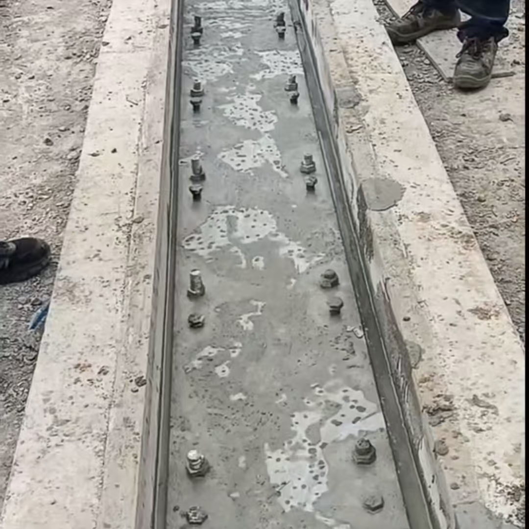 乌马河港口码头起重机龙门吊重型机械设备稳固用早强快凝轨道胶泥